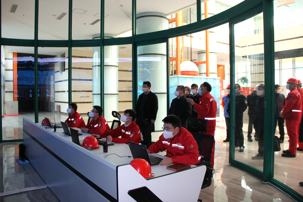 市委常委、副市长贾刚一行来洁晶检查安全生产工作